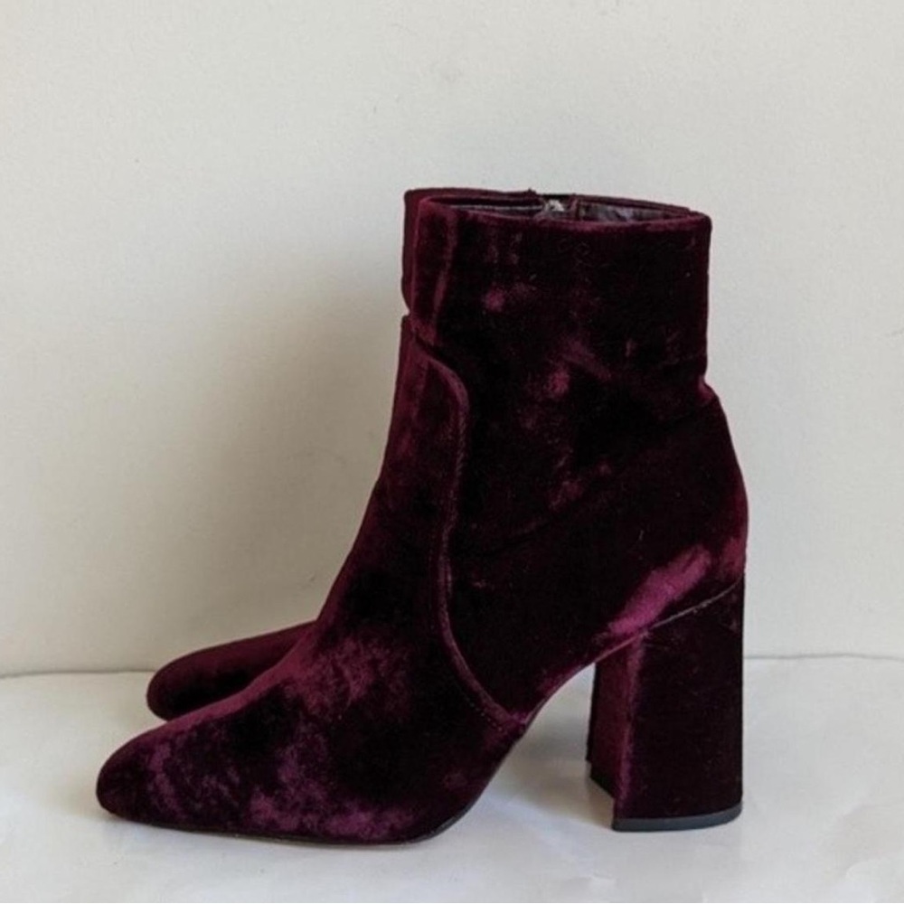 Steve Madden Burgundy Velvet Block Heel Ankle Bootie Size 8 — Fall Going Out